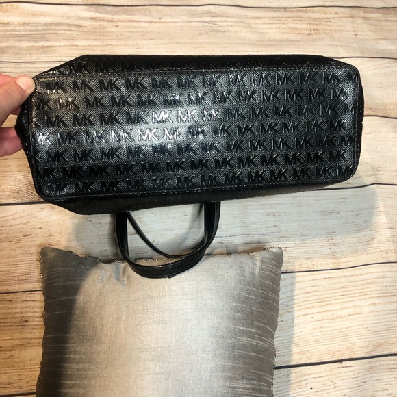 Michael kors purse - Picture 5 of 13